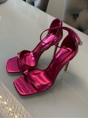 Forever 21 Metallic Pink Heeled Sandals – size9